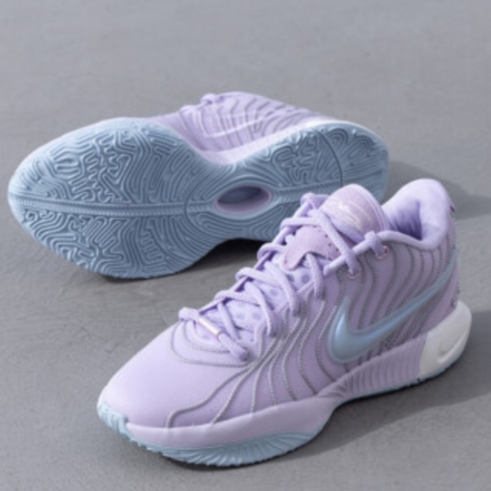 Nike Men's Lavender Sneakers